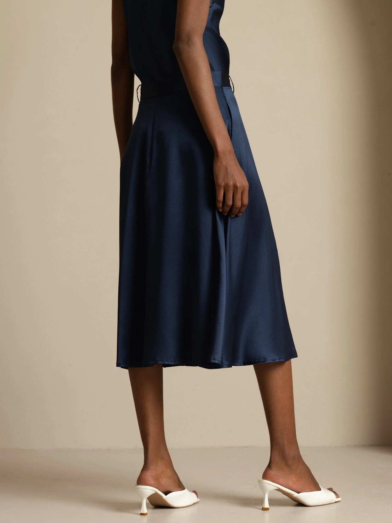 19Momme Silk High-Waist A-Line Midi Skirt with Pockets - Image 2