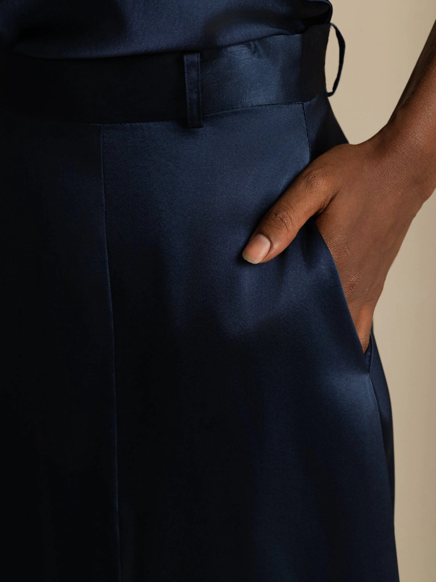 19Momme Silk High-Waist A-Line Midi Skirt with Pockets - Image 7