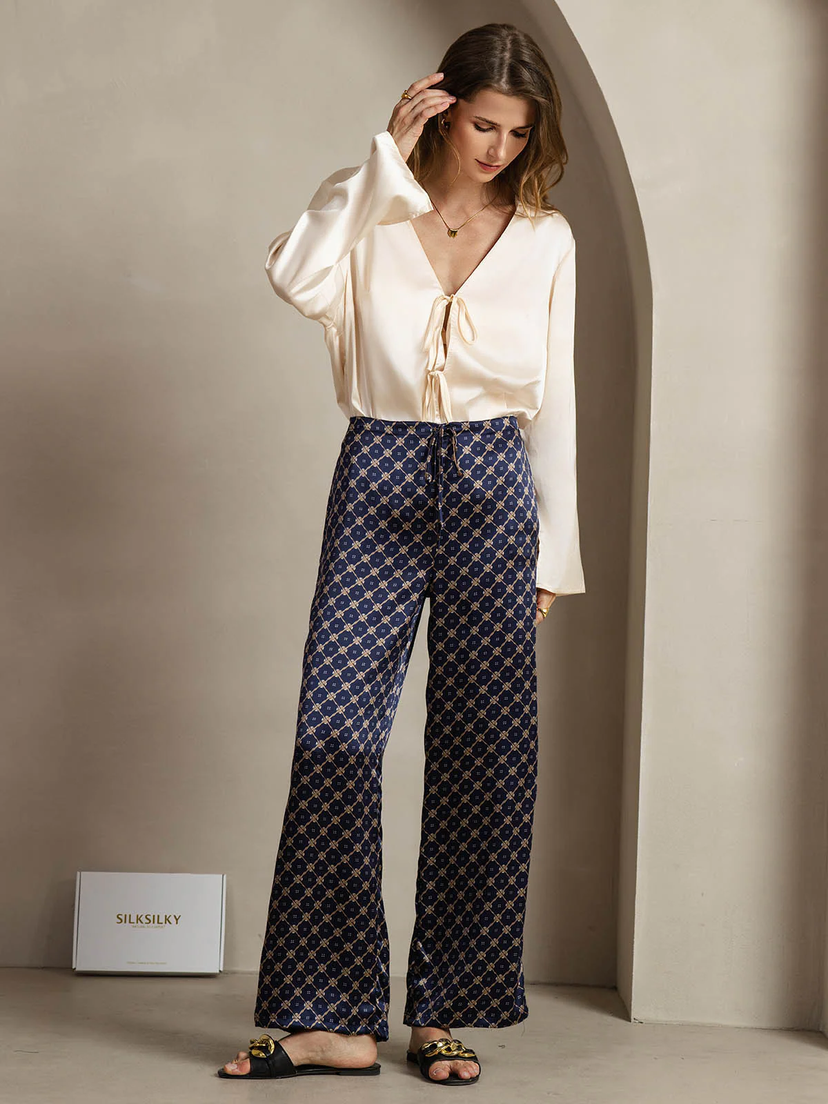 19Momme Silk Navy Chain Print Wide Leg Women's Pants With Side Pockets Design - Image 3