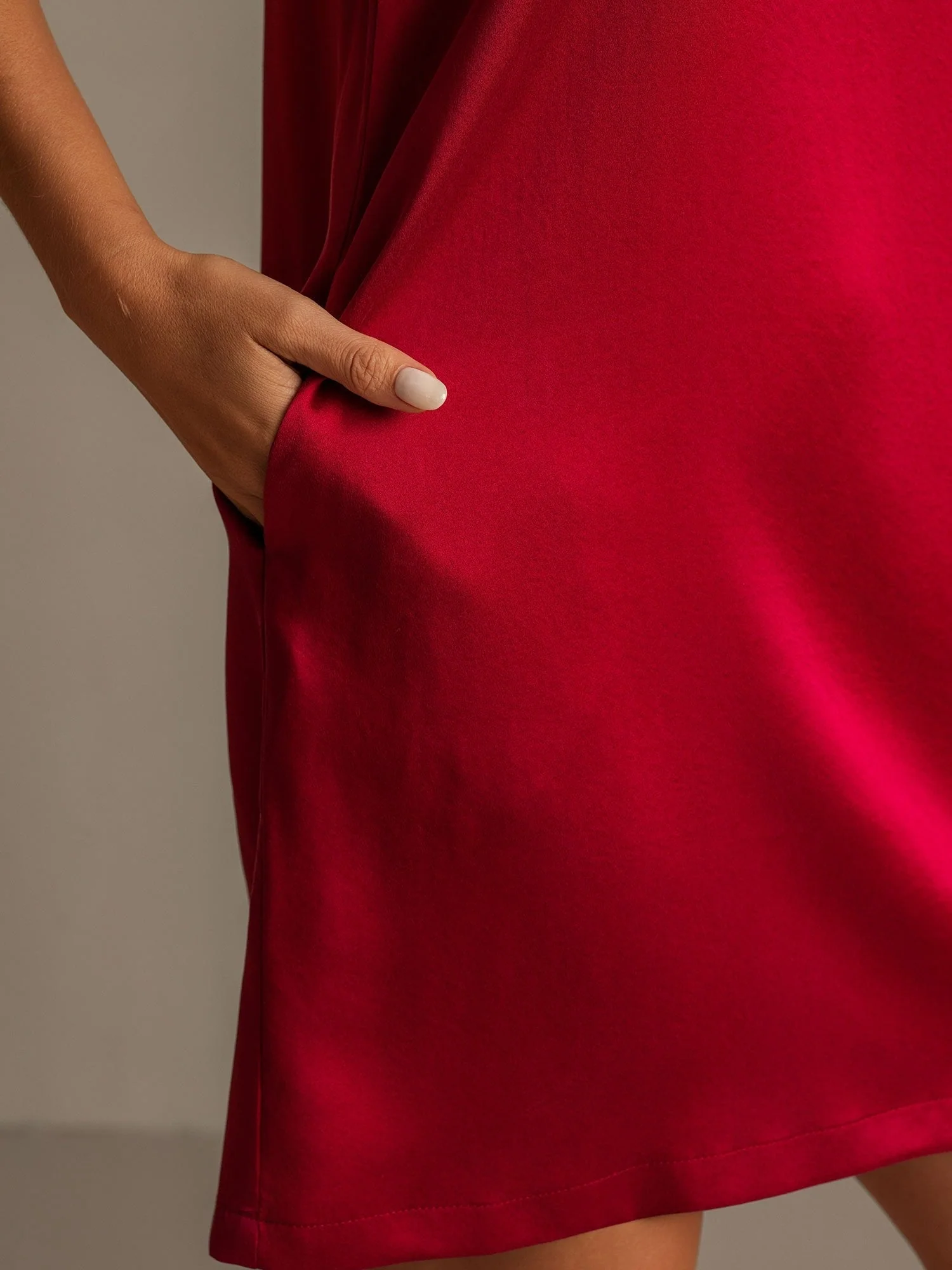 19Momme Washable Silk Sleeveless U Neck Short Nightdress with Side Pocket Design - Image 13