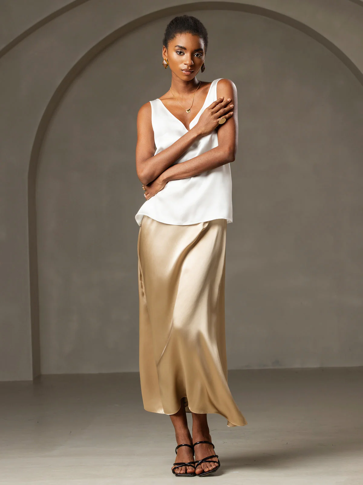 19Momme Silk Sleeveless V Neck Women's Tank Top with V Back Design - Image 6