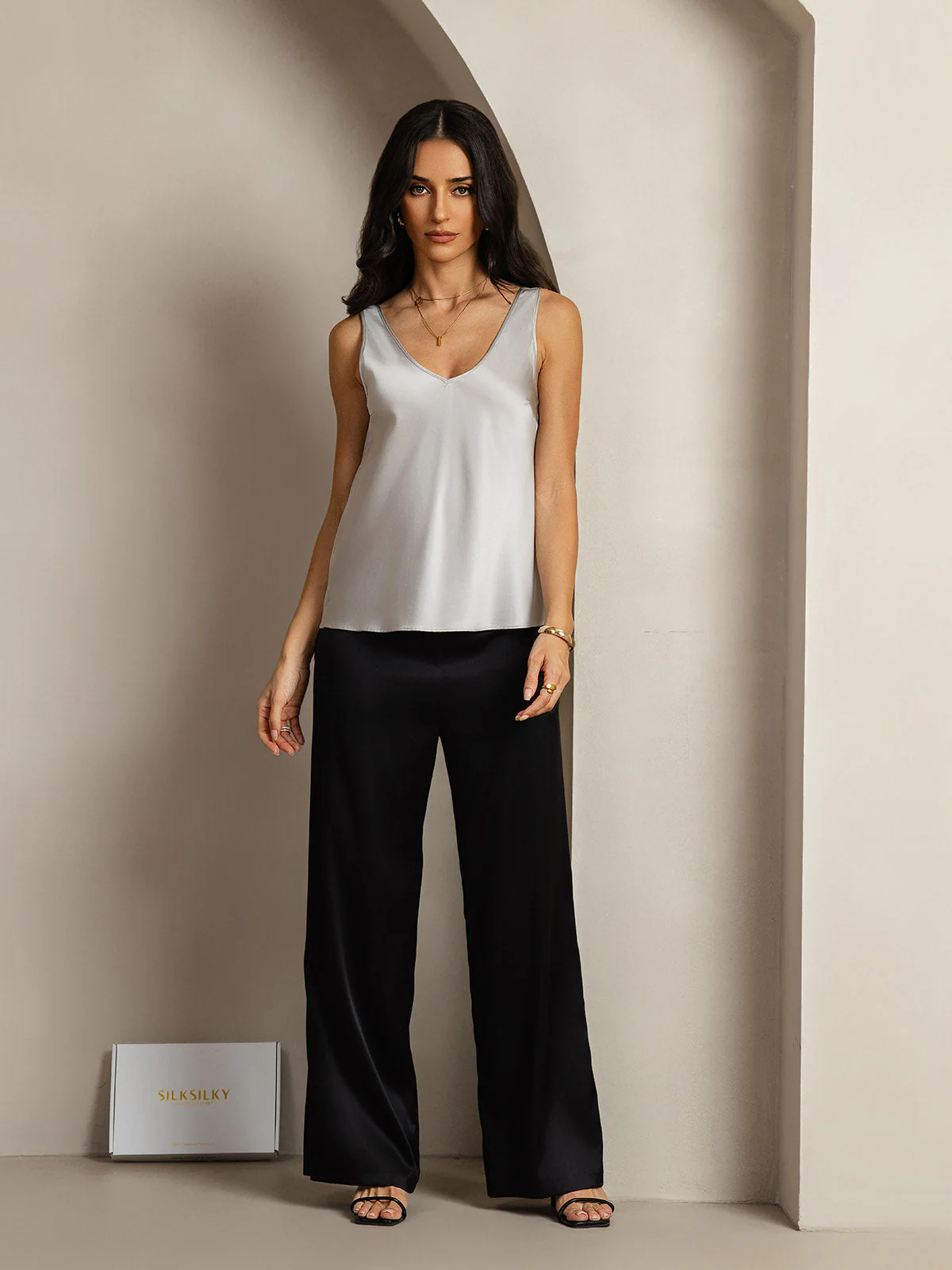 Clearance(Ships to UK Only) - 19Momme Silk Sleeveless V Neck Women's Tank Top with V Back Design - Image 4