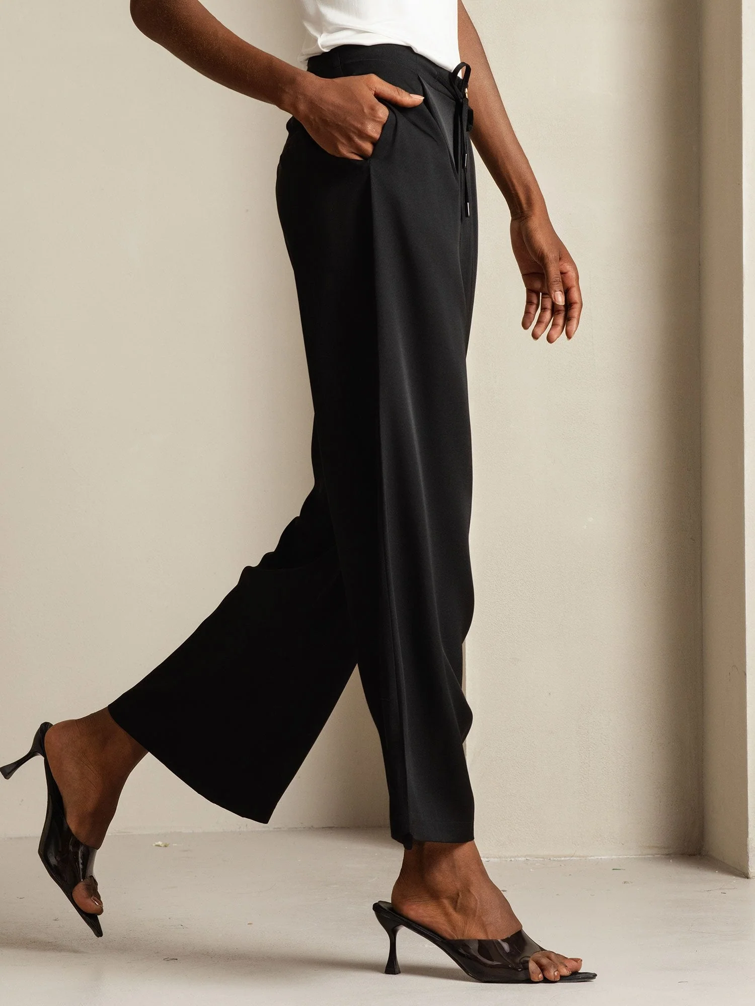 19Momme Silk Women's High Waist Wide Leg Drawstring Pants with Pockets - Image 17