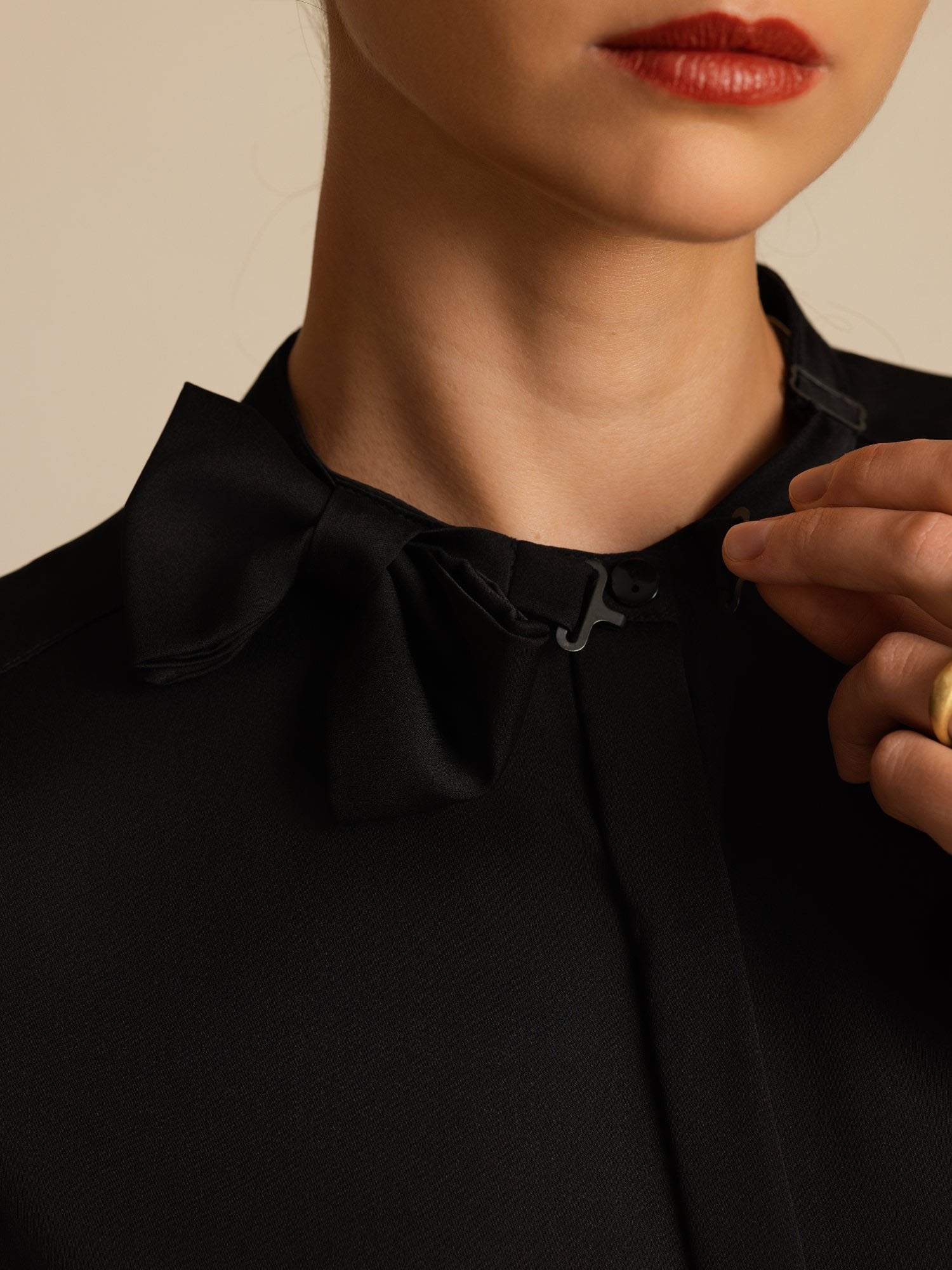 19Momme Silk Women's Long Sleeve Stand Collar Bow Blouse - Image 13