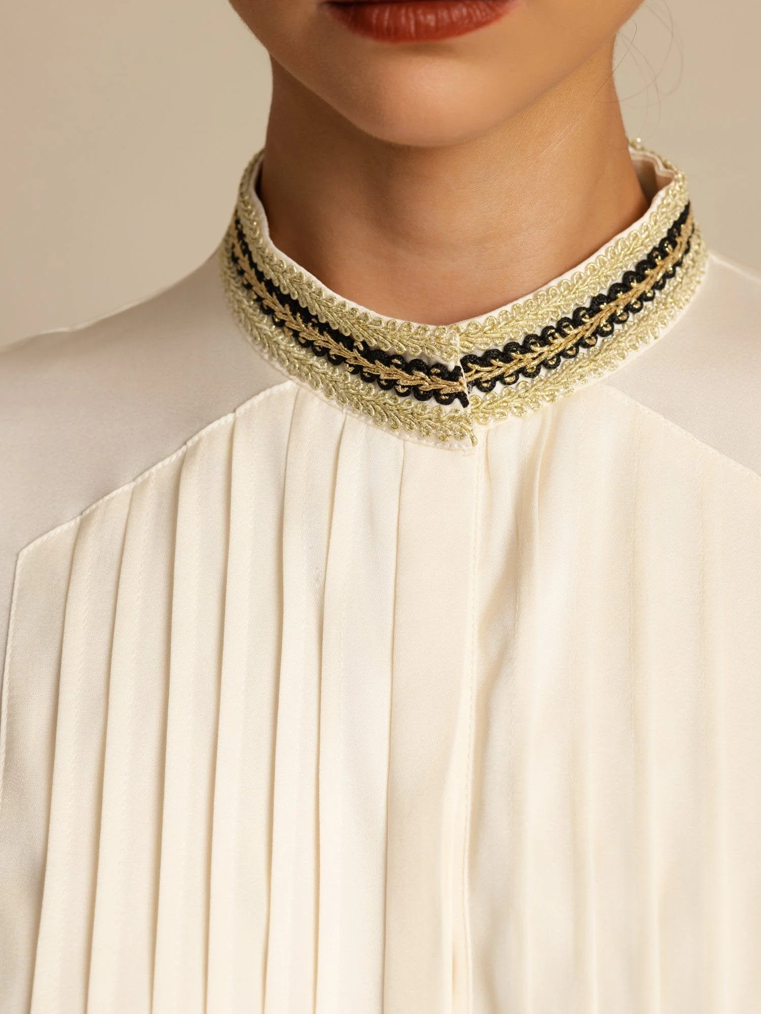 19Momme Silk Women's Pleated Stand Collar Blouse - Image 5