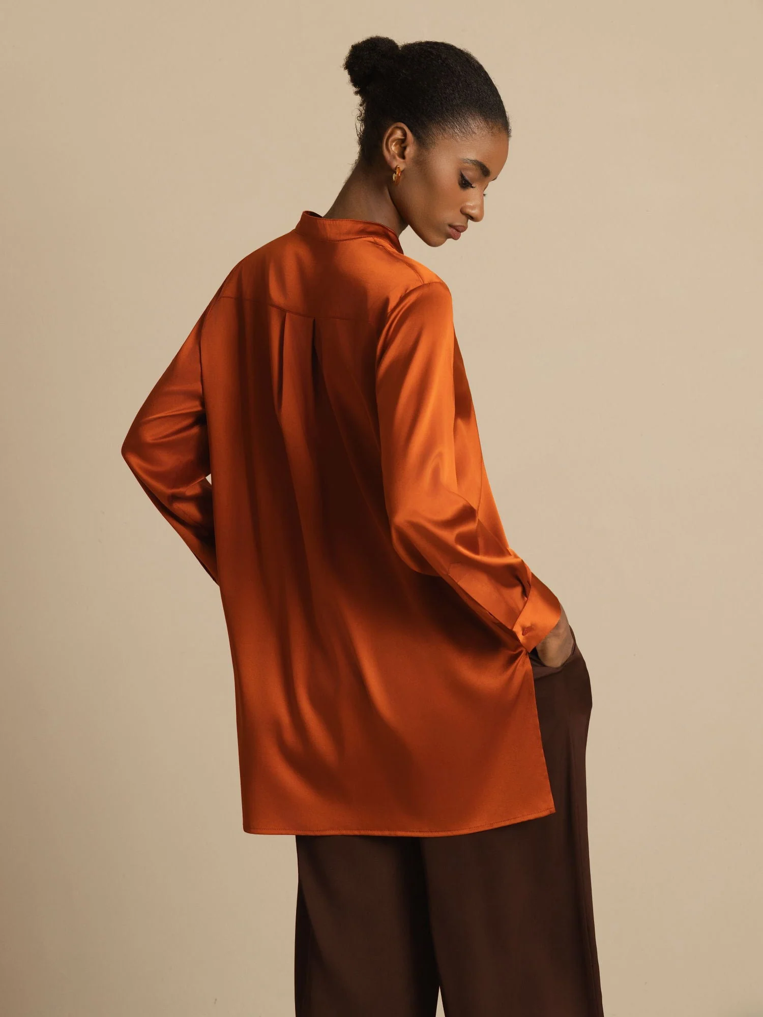 19Momme Silk Women’s Stand Collar High-Low Blouse With Button Detail - Image 10