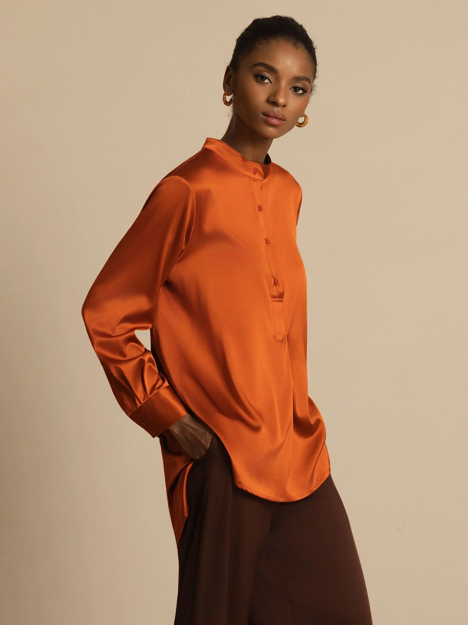 19Momme Silk Women’s Stand Collar High-Low Blouse With Button Detail - Image 11