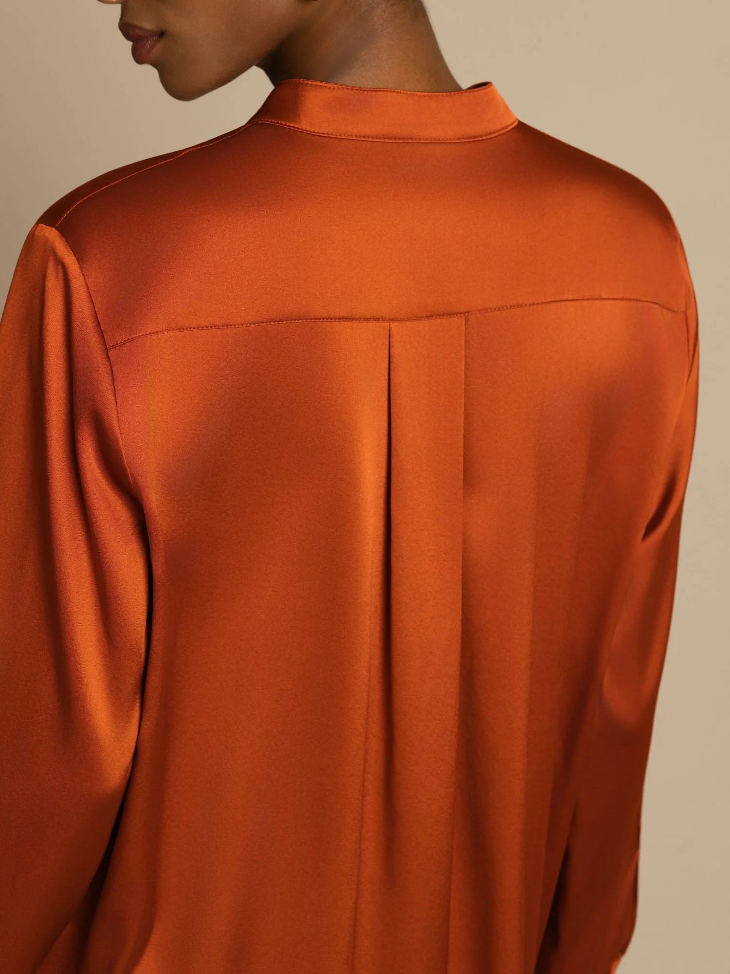 19Momme Silk Women’s Stand Collar High-Low Blouse With Button Detail - Image 12