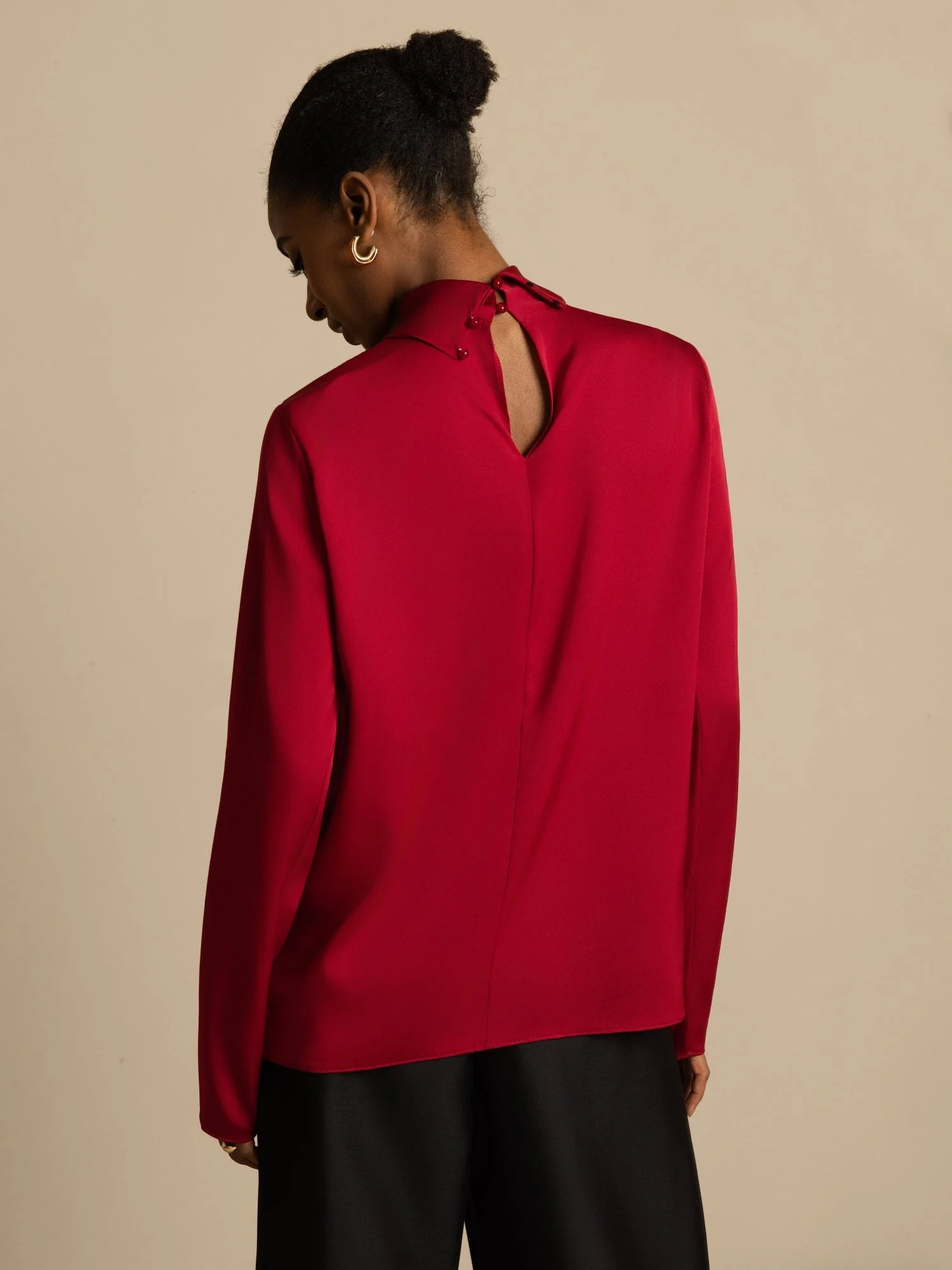 19Momme Silk Women's Turtle Neck Long Sleeve Top - Image 3