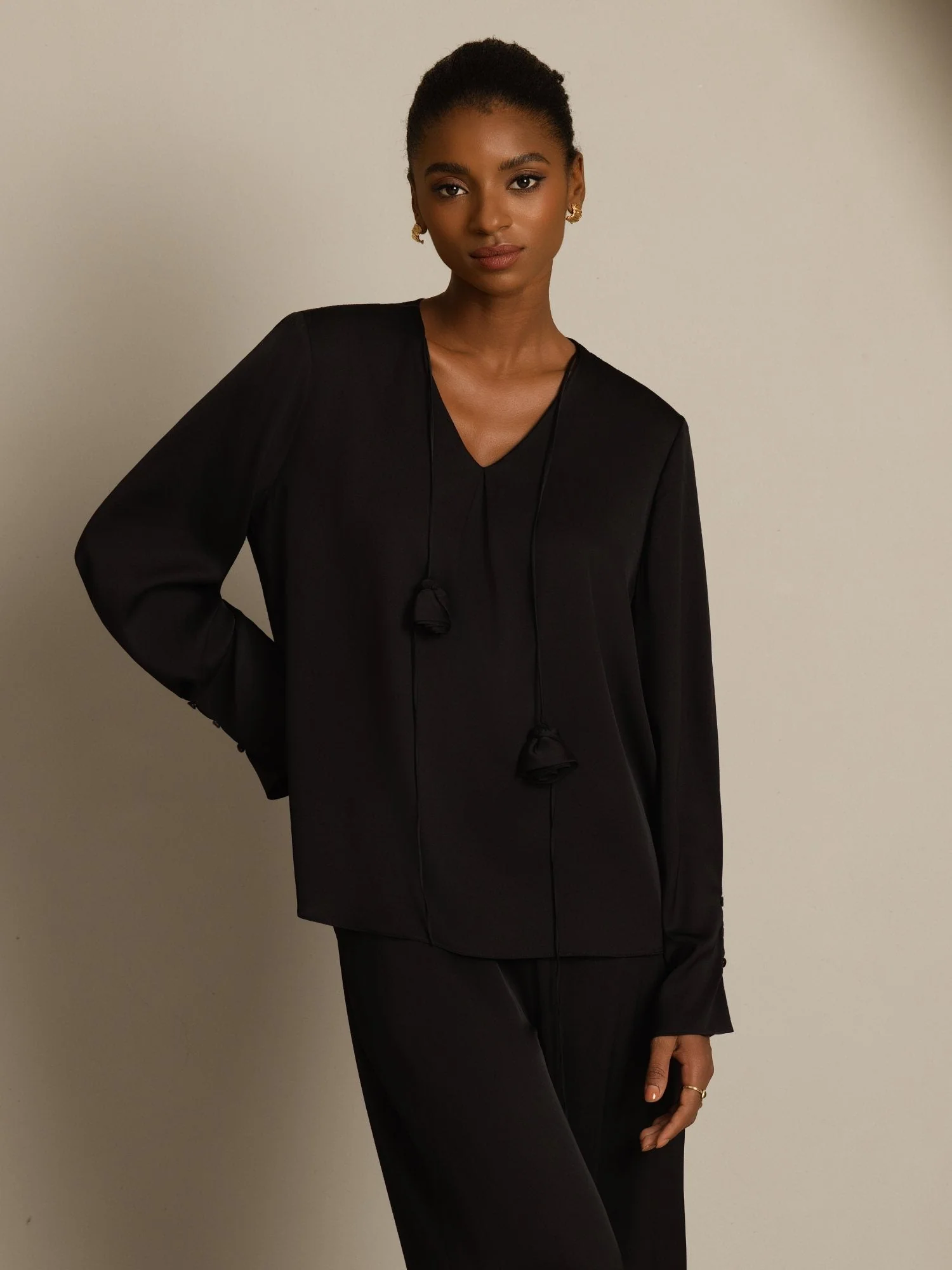19Momme Silk Women's V Neck Long Sleeve Blouse With 3D Rose Detail - Image 11