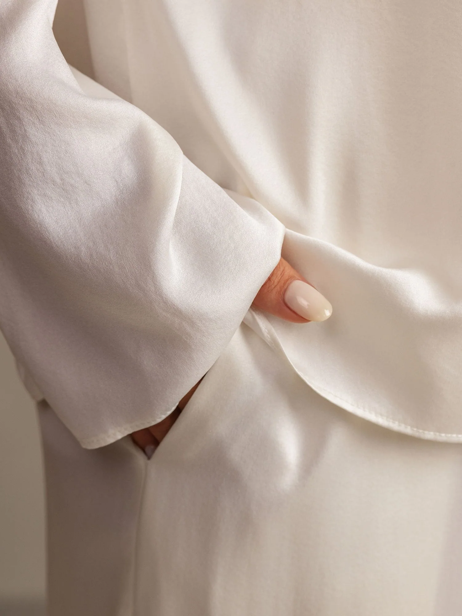 19Momme Washable Silk Long Sleeve Notch Collar Women's Pajamas Set - Image 5