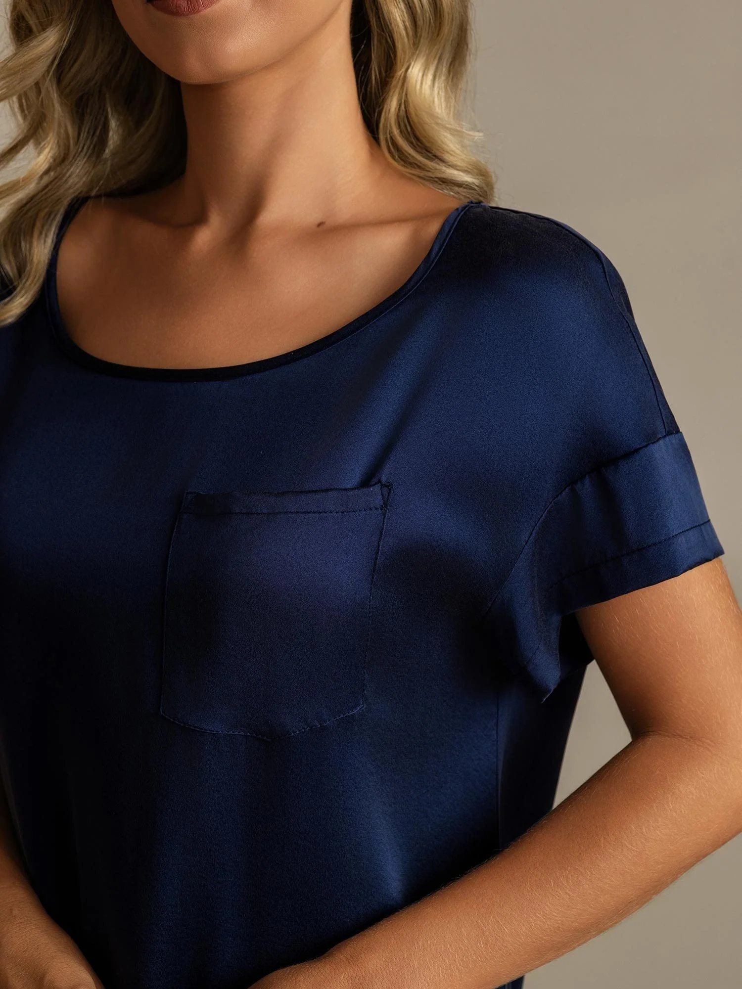 19Momme Washable Silk Short Sleeve Round Neck Short Nightdress - Image 4