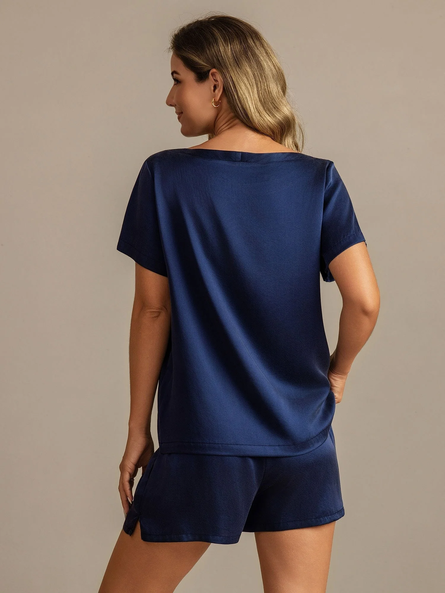 19Momme Women's Silk Short Sleeve Round Collar Pajamas Set with Side Pocket Design - Image 2