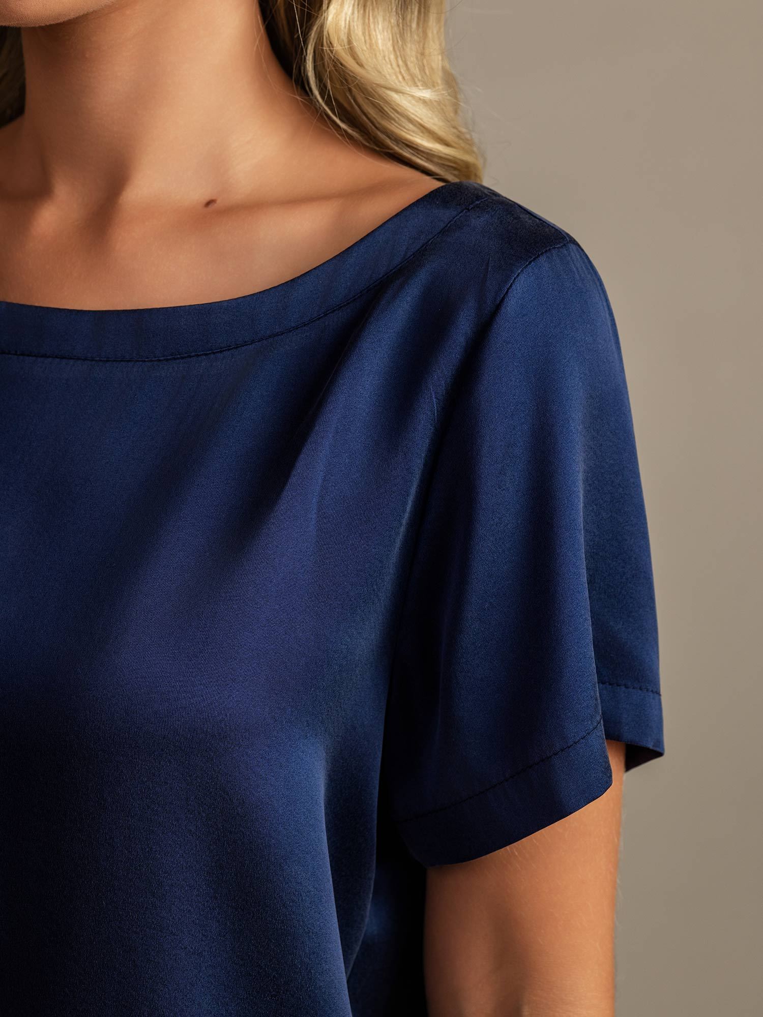 19Momme Women's Silk Short Sleeve Round Collar Pajamas Set with Side Pocket Design - Image 4
