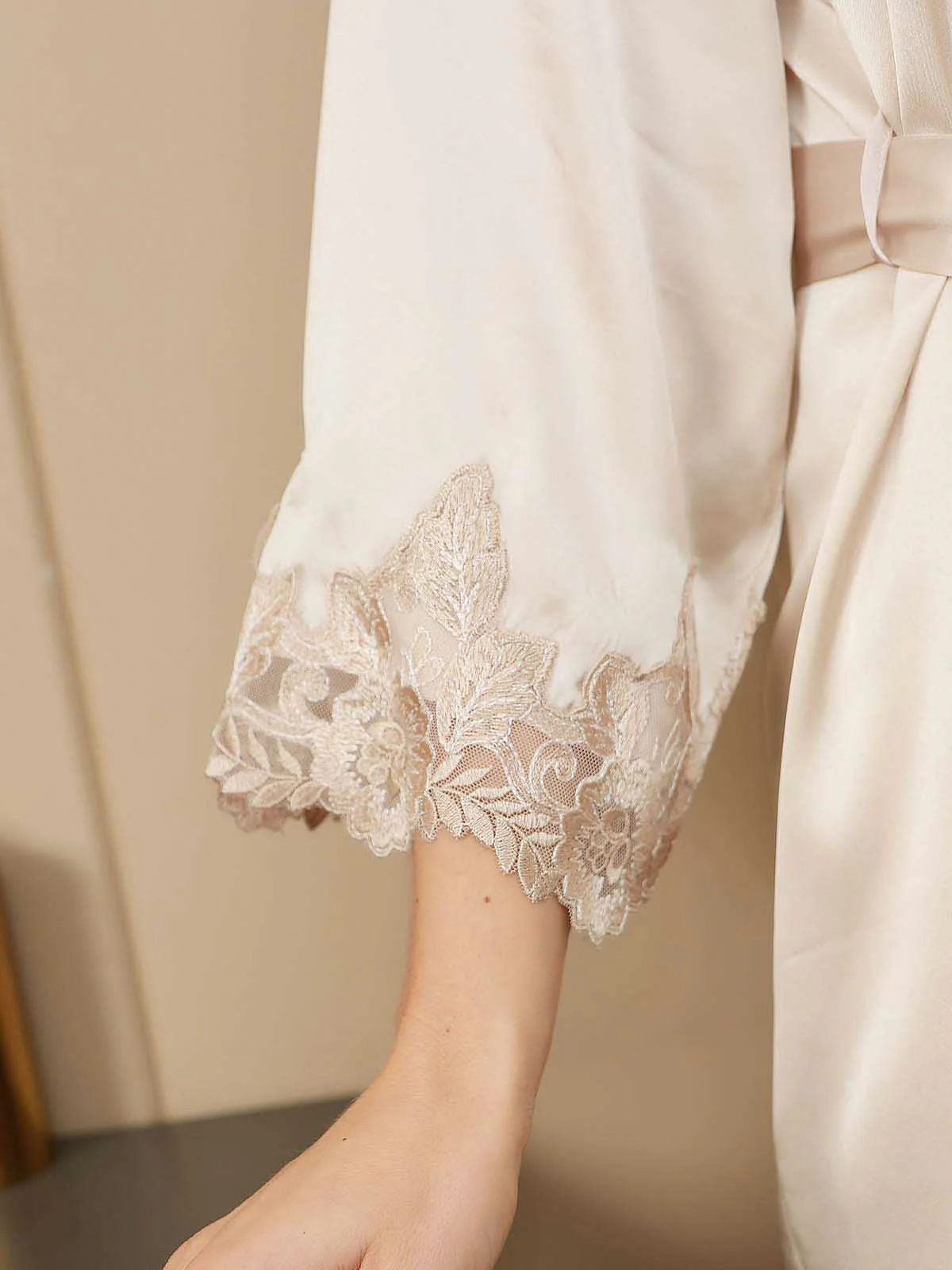 Pure Silk Spaghetti Strap Lace Nightdress&Dressing Gown Set - Image 10