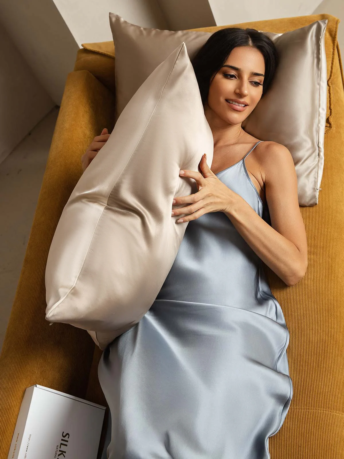 19Momme 100% Mulberry Silk Pillowcase - Two-tone Design - Image 15