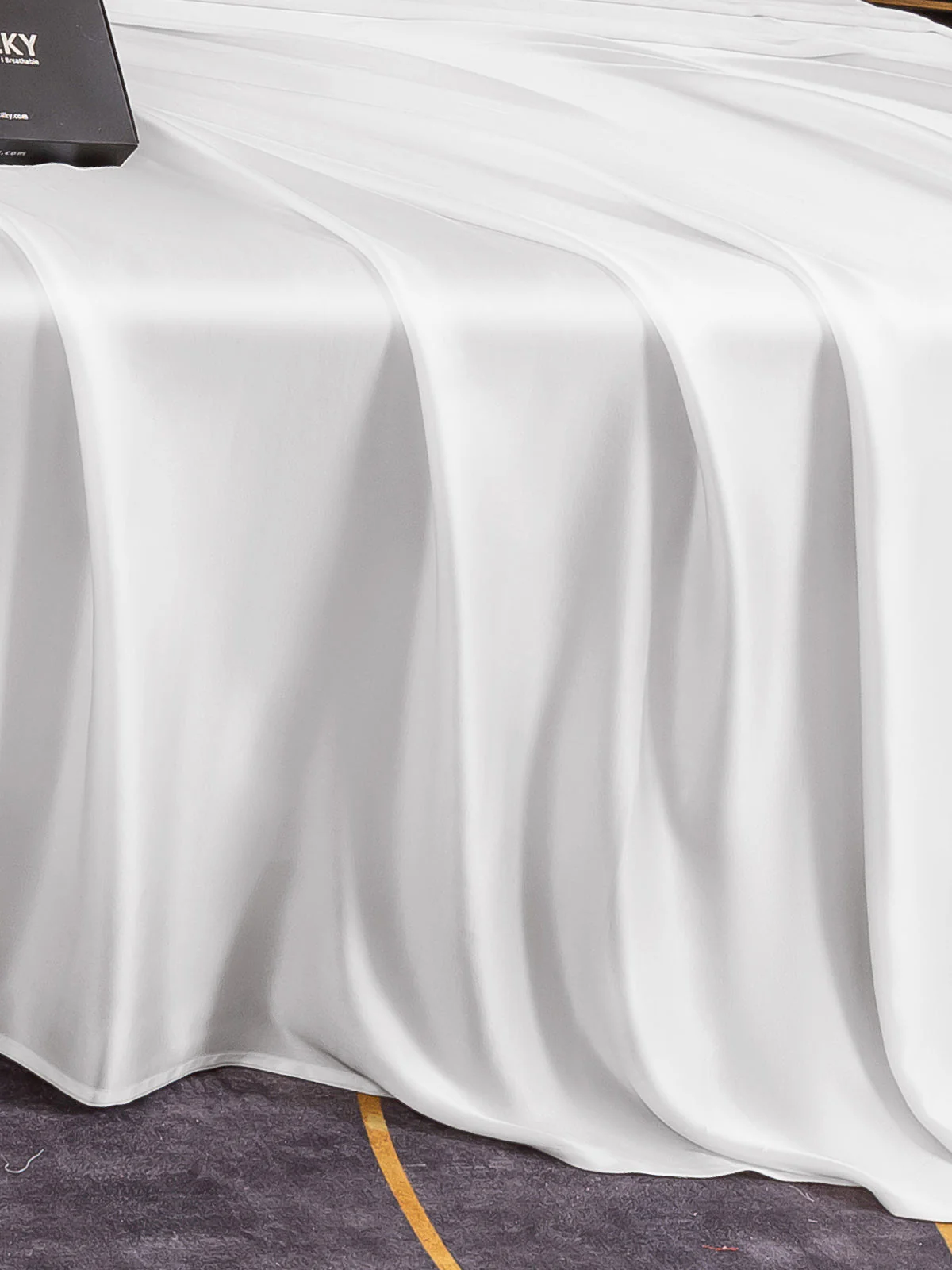 22Momme Mulberry Silk Seamless Flat Sheet - Image 4