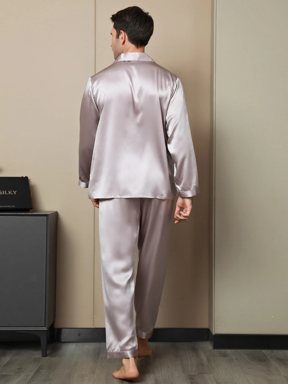 Pure Silk Long Sleeve Notch Collar Men's Pyjamas Set with Button Up Design - Image 27