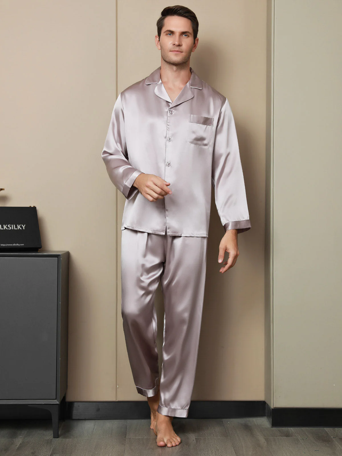 Pure Silk Long Sleeve Notch Collar Men's Pyjamas Set with Button Up Design - Image 28