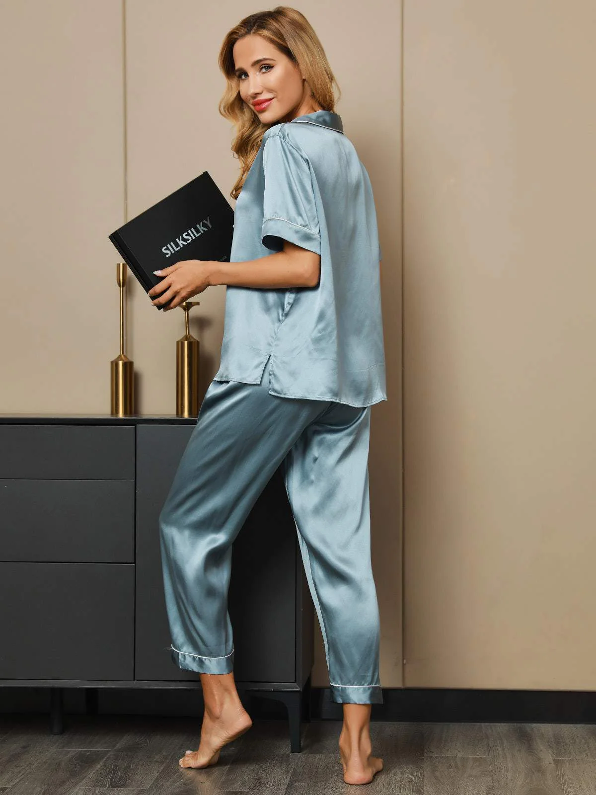 Women's Pure Silk Short Sleeve Pyjamas Set - Image 5