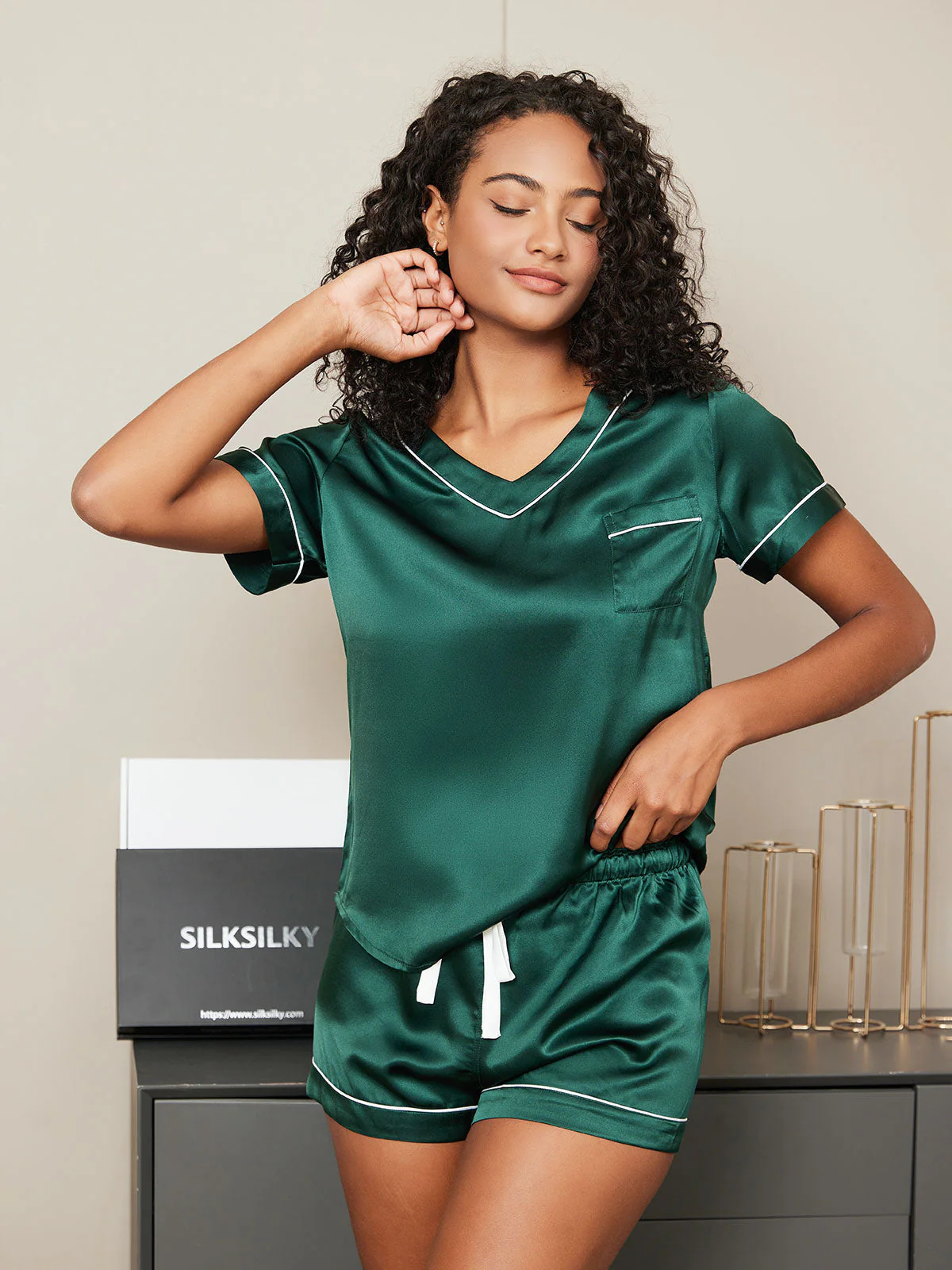 Pure Silk Short Sleeve V-neck Above the Knee Women's Pyjamas Set - Image 12
