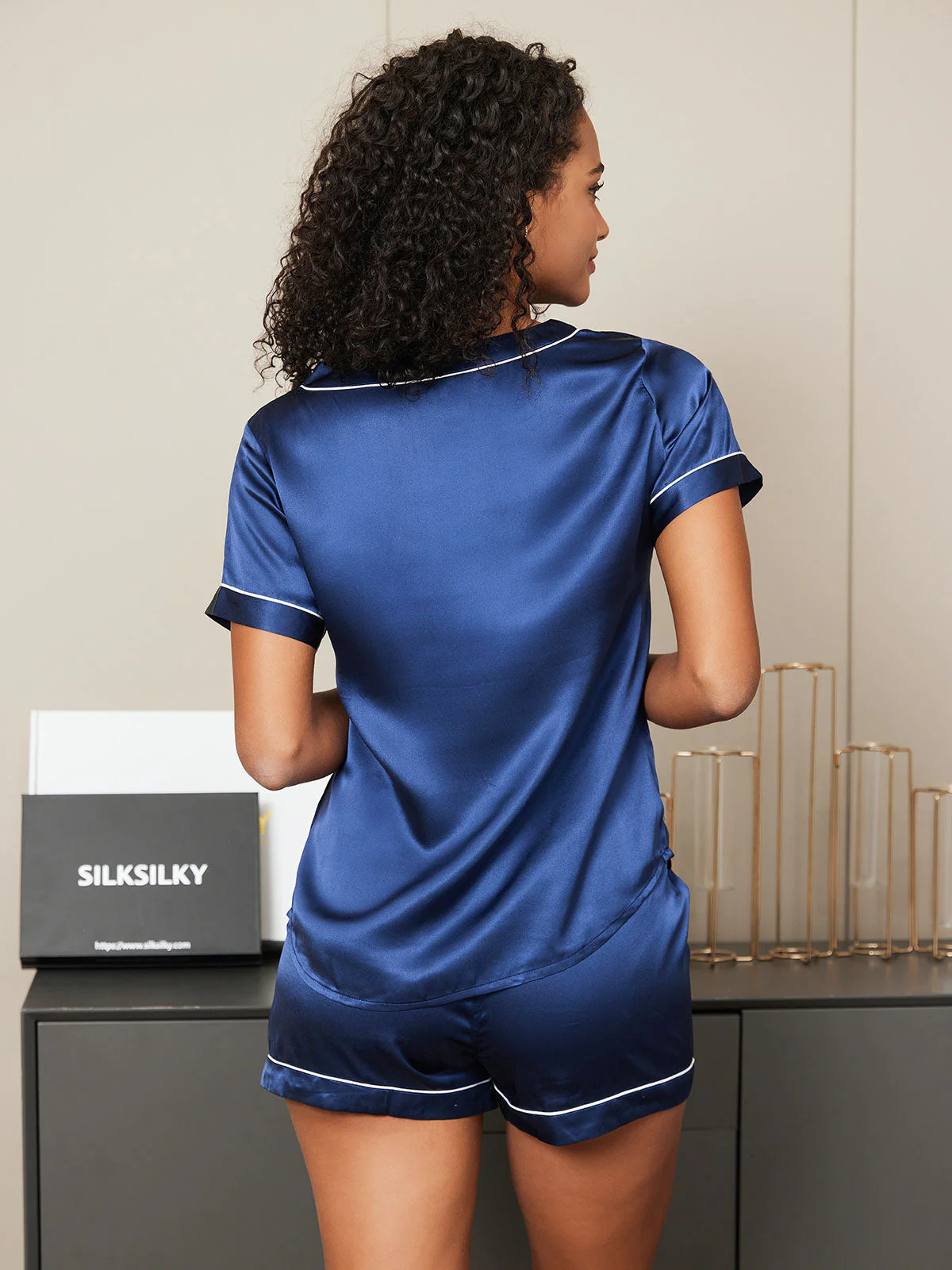 Pure Silk Short Sleeve V-neck Above the Knee Women's Pyjamas Set - Image 6