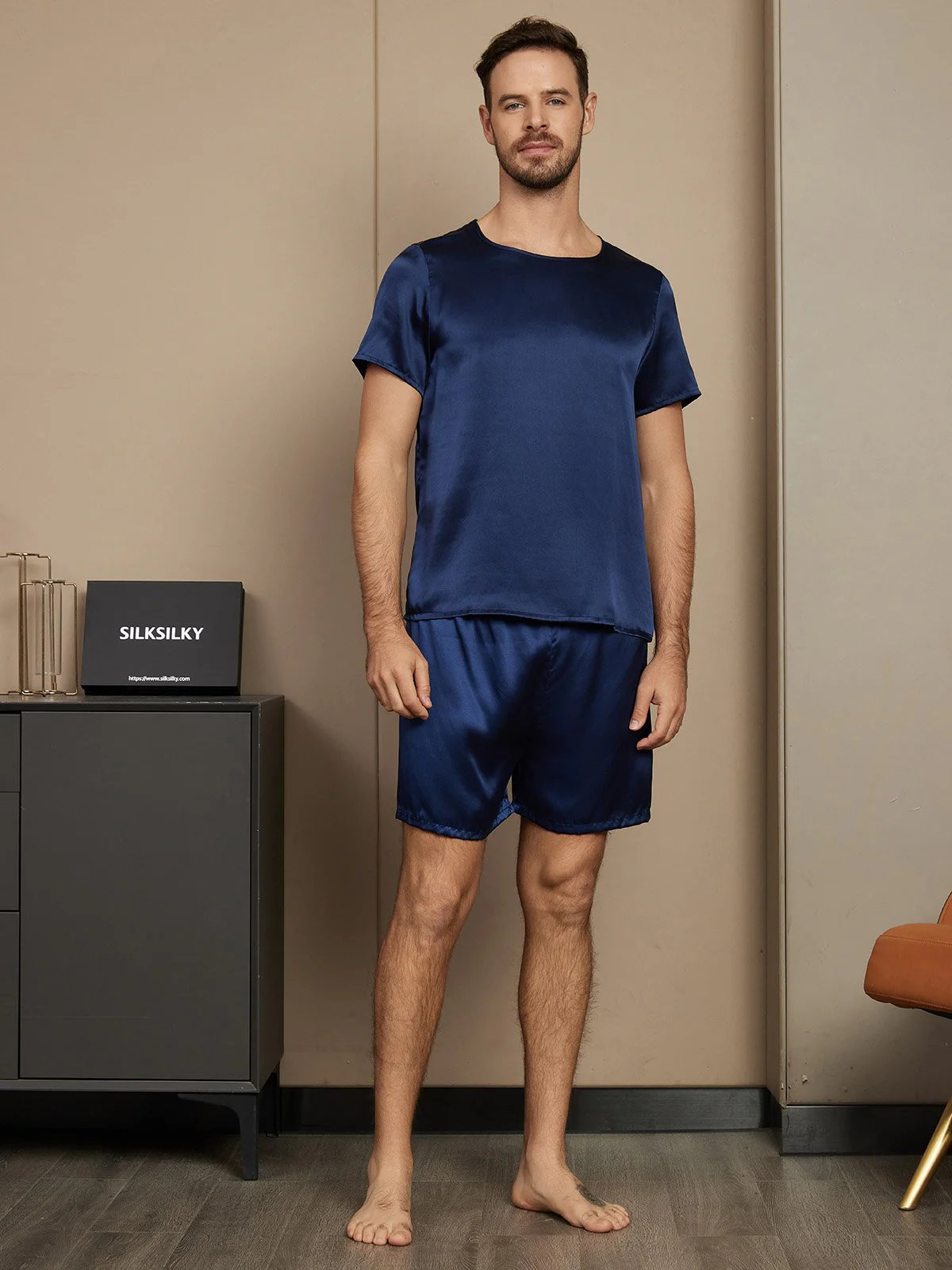 Pure Silk Short Sleeve Round Neck Men's Pyjamas Set with Shorts - Image 10