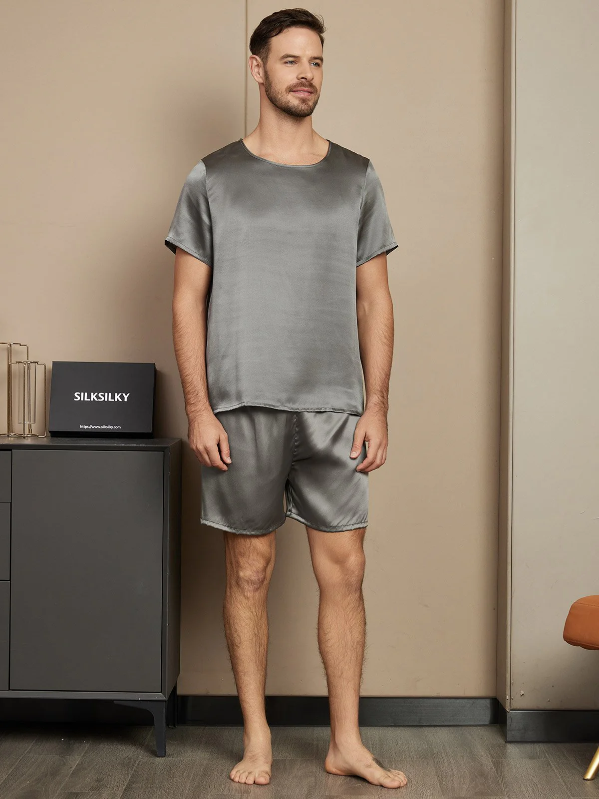 Pure Silk Short Sleeve Round Neck Men's Pyjamas Set with Shorts - Image 11