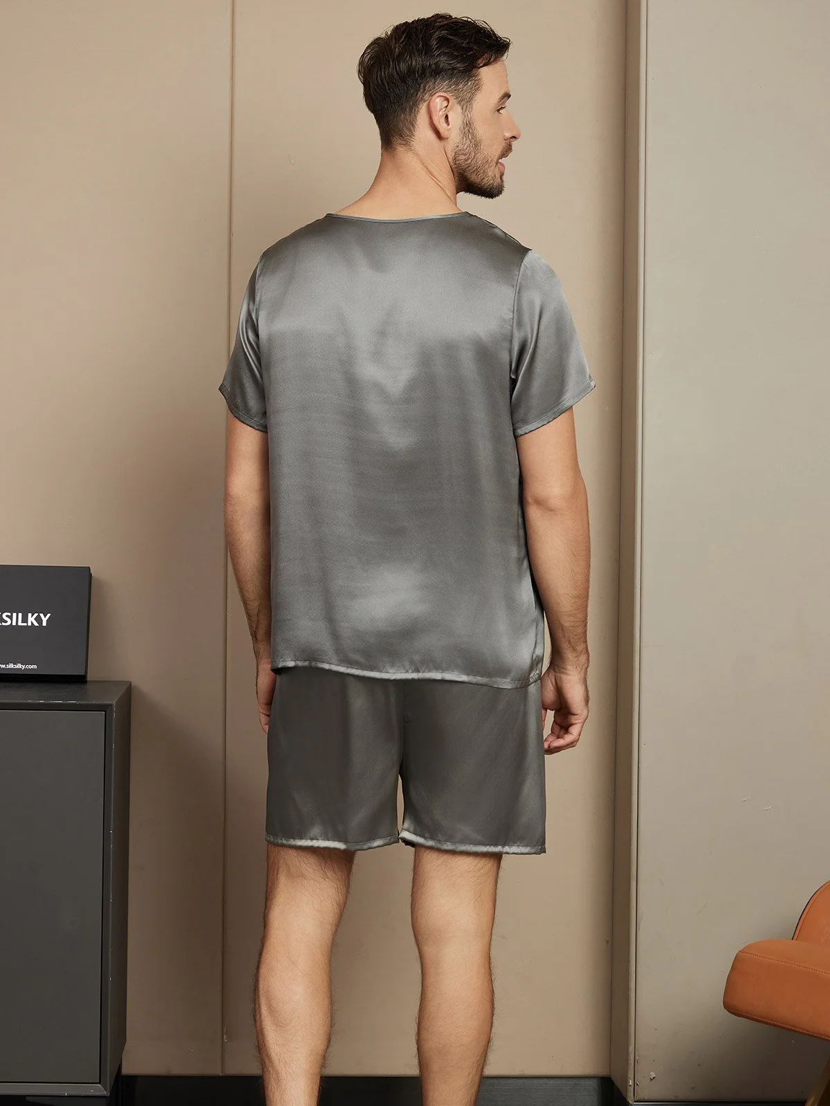 Pure Silk Short Sleeve Round Neck Men's Pyjamas Set with Shorts - Image 12