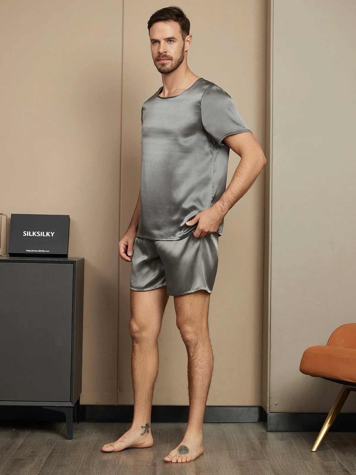 Pure Silk Short Sleeve Round Neck Men's Pyjamas Set with Shorts - Image 13