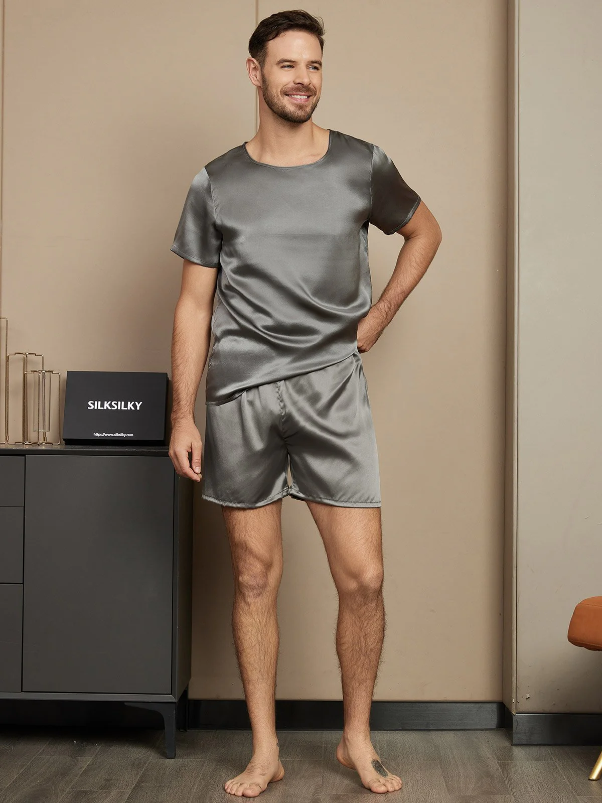 Pure Silk Short Sleeve Round Neck Men's Pyjamas Set with Shorts - Image 14