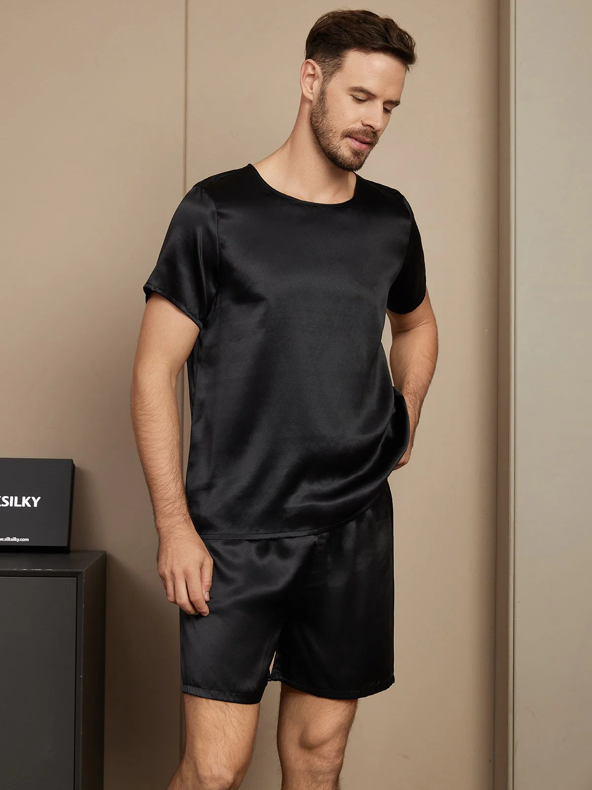 Pure Silk Short Sleeve Round Neck Men's Pyjamas Set with Shorts - Image 3