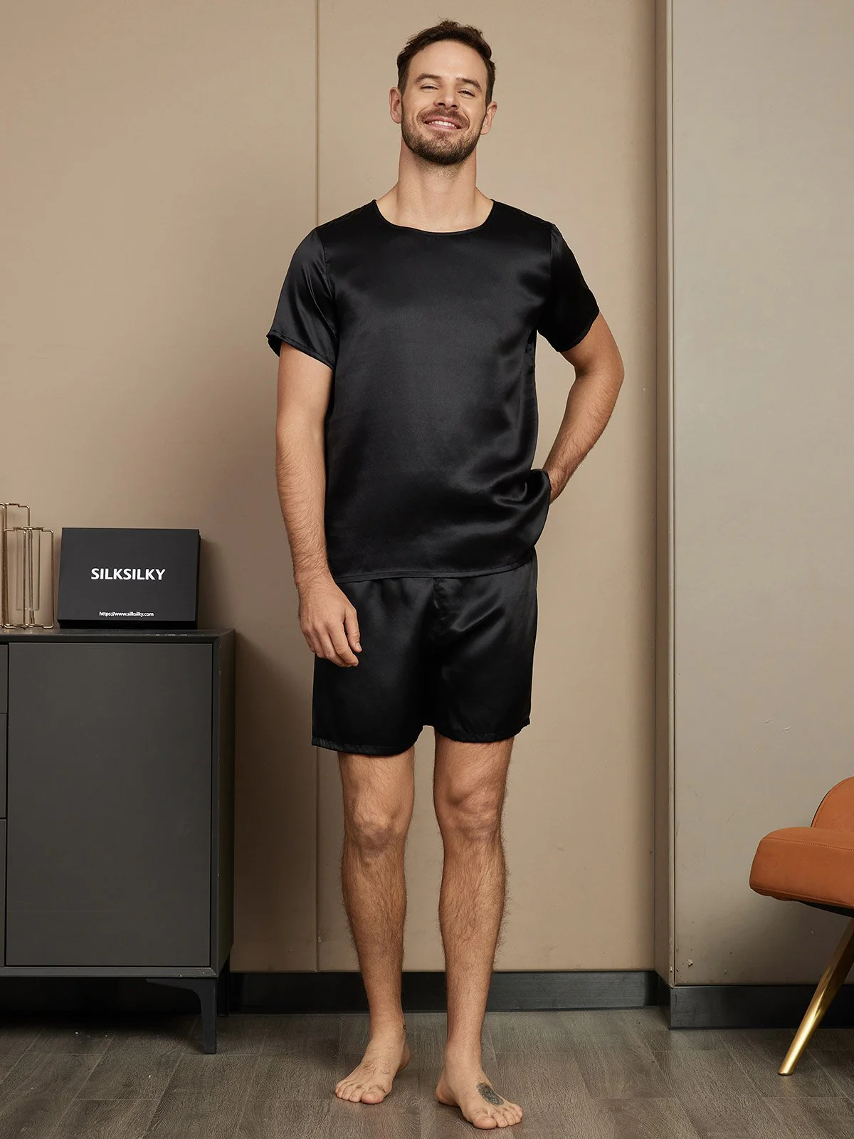 Pure Silk Short Sleeve Round Neck Men's Pyjamas Set with Shorts - Image 5