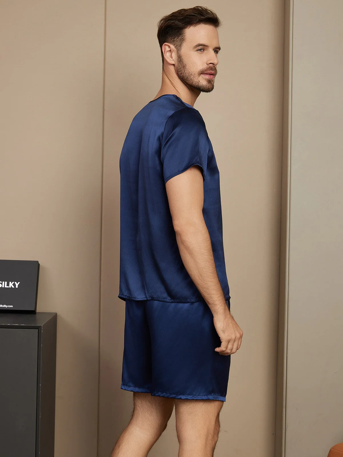 Pure Silk Short Sleeve Round Neck Men's Pyjamas Set with Shorts - Image 7