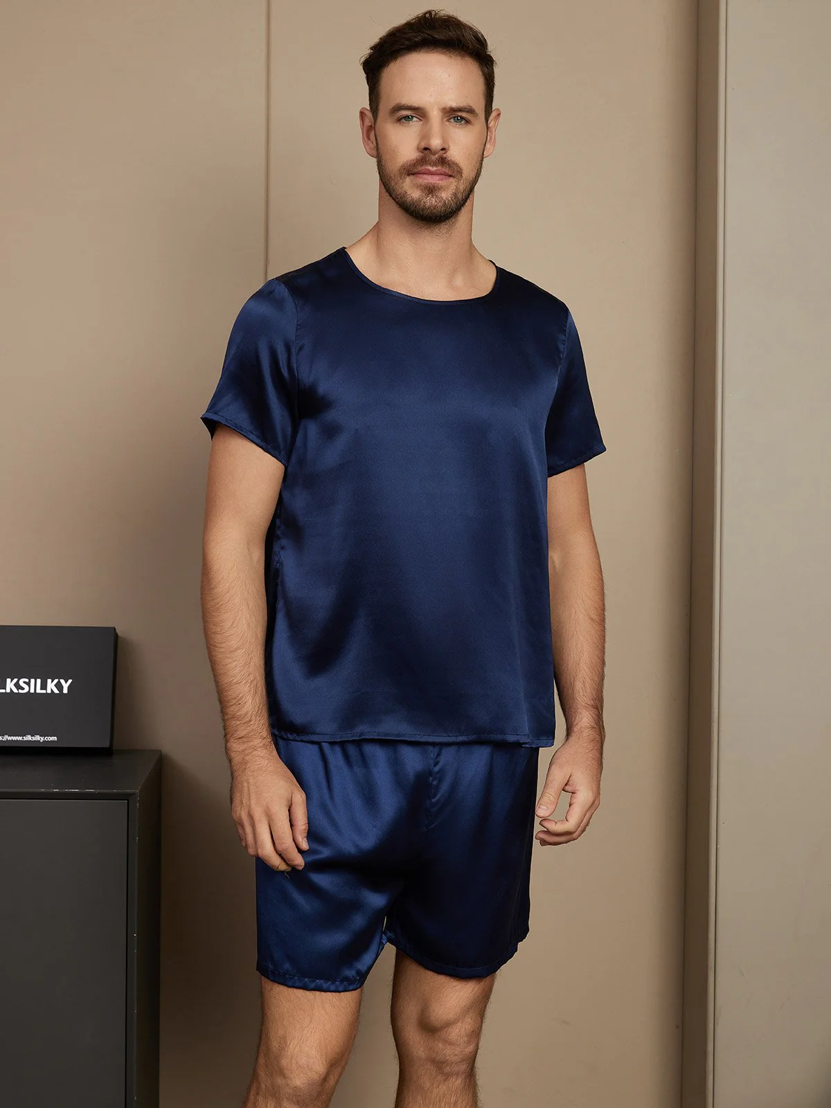 Pure Silk Short Sleeve Round Neck Men's Pyjamas Set with Shorts - Image 8