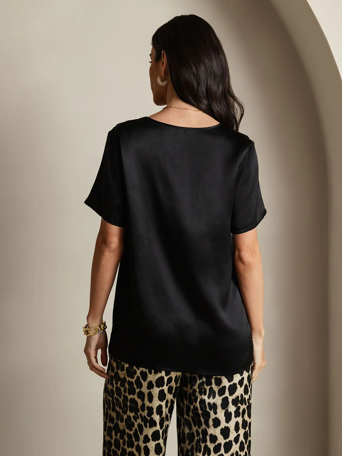 Women's Pure Silk Short Sleeve Round Neck Solid Top & Leopard Print Pants Pyjamas Set - Image 2