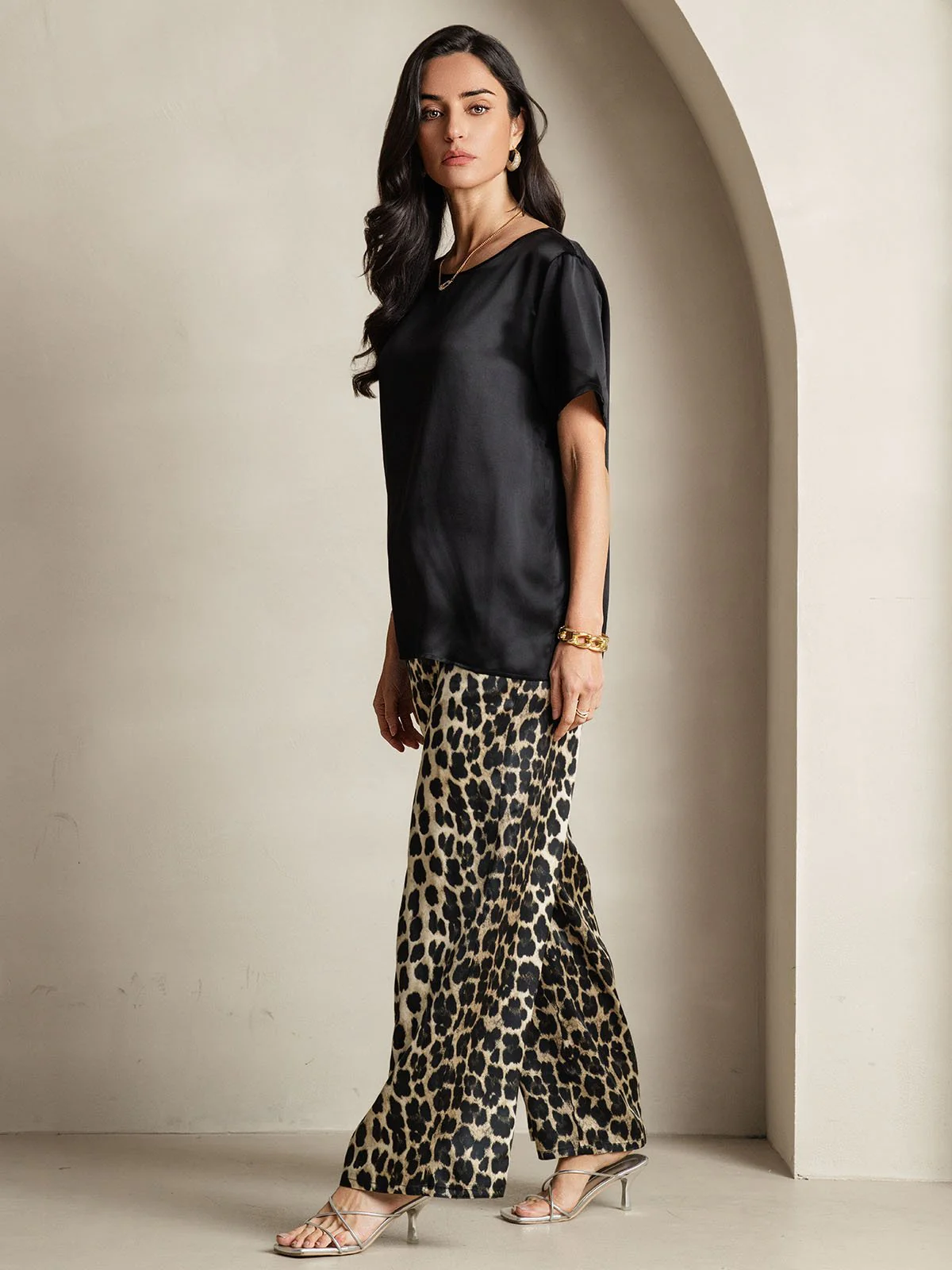 Women's Pure Silk Short Sleeve Round Neck Solid Top & Leopard Print Pants Pyjamas Set - Image 9