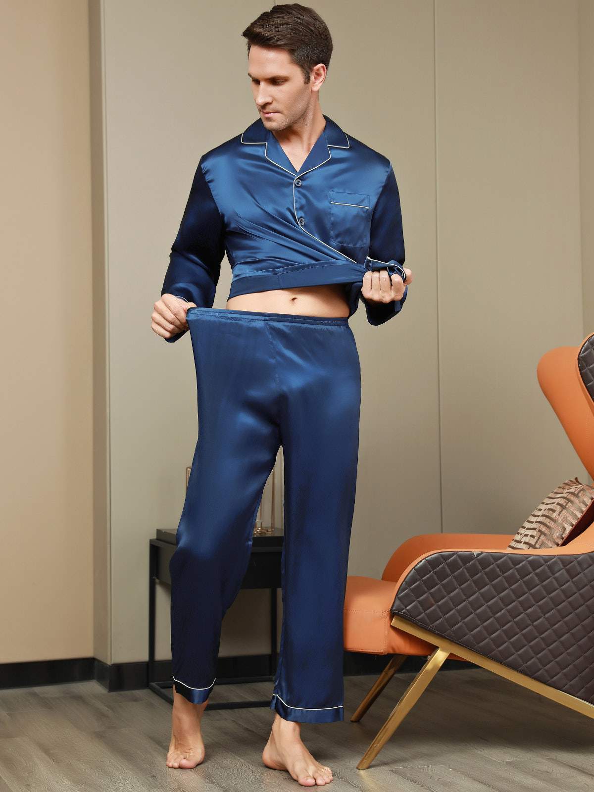 Pure Silk Long Sleeve Men's Pyjamas Set - Image 9