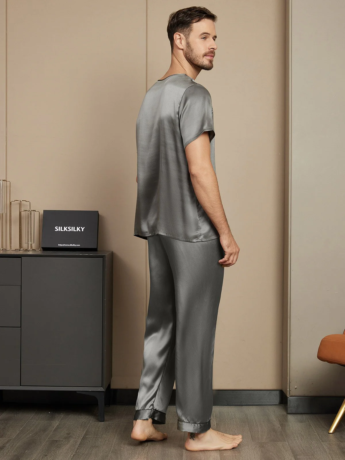 Pure Silk Short Sleeve Round Neck Men's Pyjamas Set with Pants - Image 12