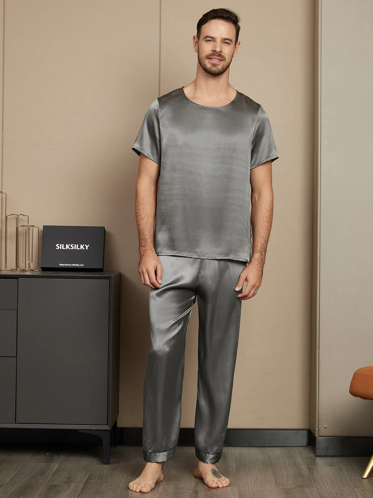Pure Silk Short Sleeve Round Neck Men's Pyjamas Set with Pants - Image 13