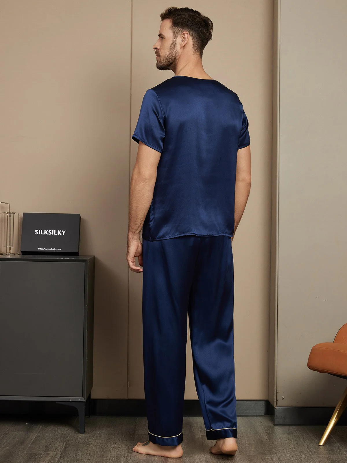 Pure Silk Short Sleeve Round Neck Men's Pyjamas Set with Pants - Image 2