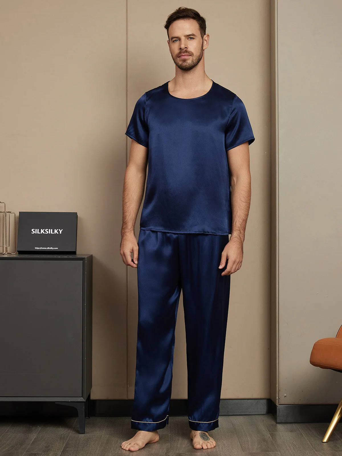 Pure Silk Short Sleeve Round Neck Men's Pyjamas Set with Pants - Image 3