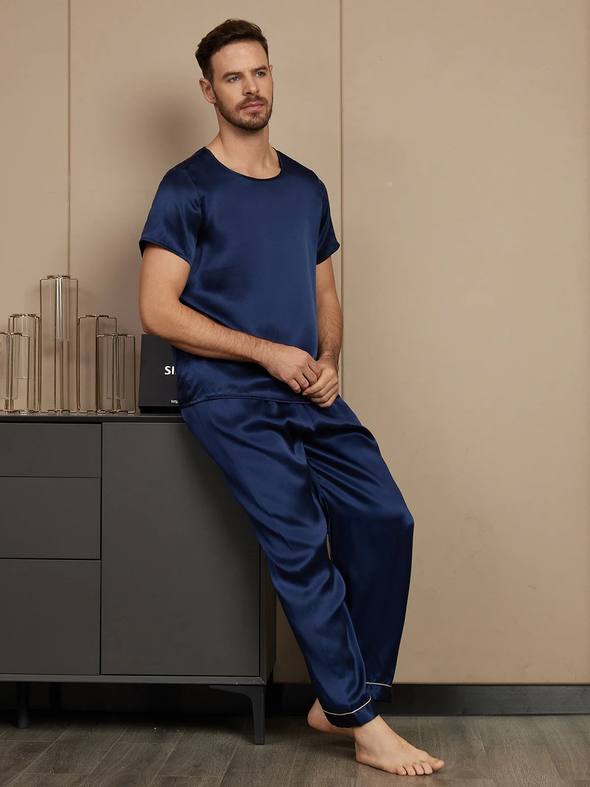 Pure Silk Short Sleeve Round Neck Men's Pyjamas Set with Pants - Image 5