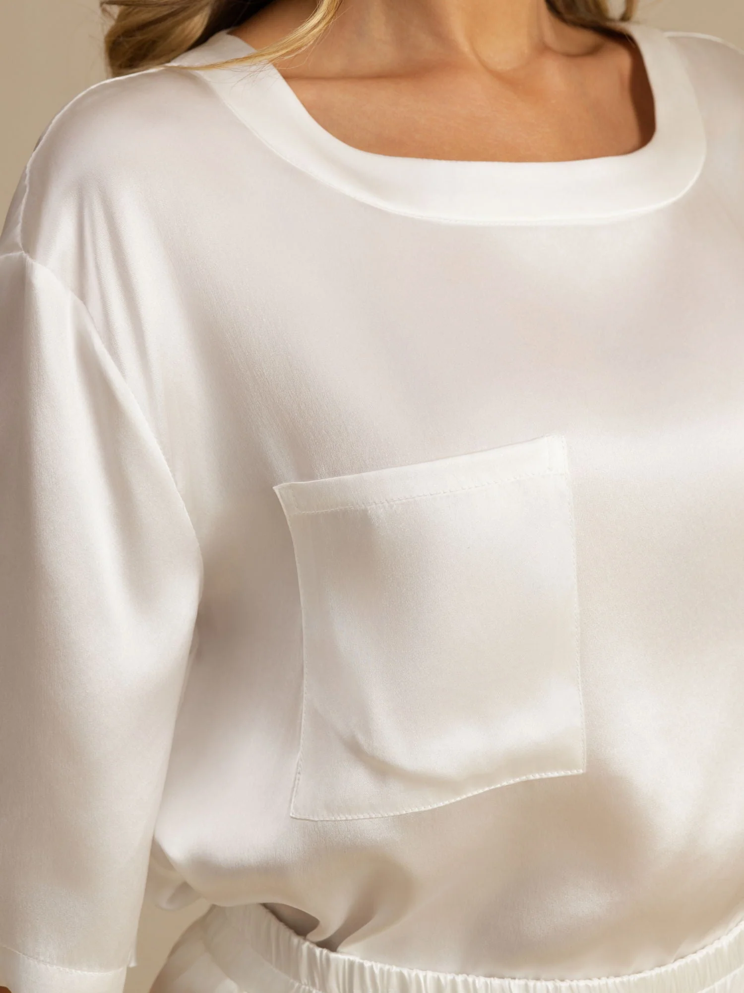 Pure Silk Short Sleeve Round Neck Women's Pyjamas Set - Image 11