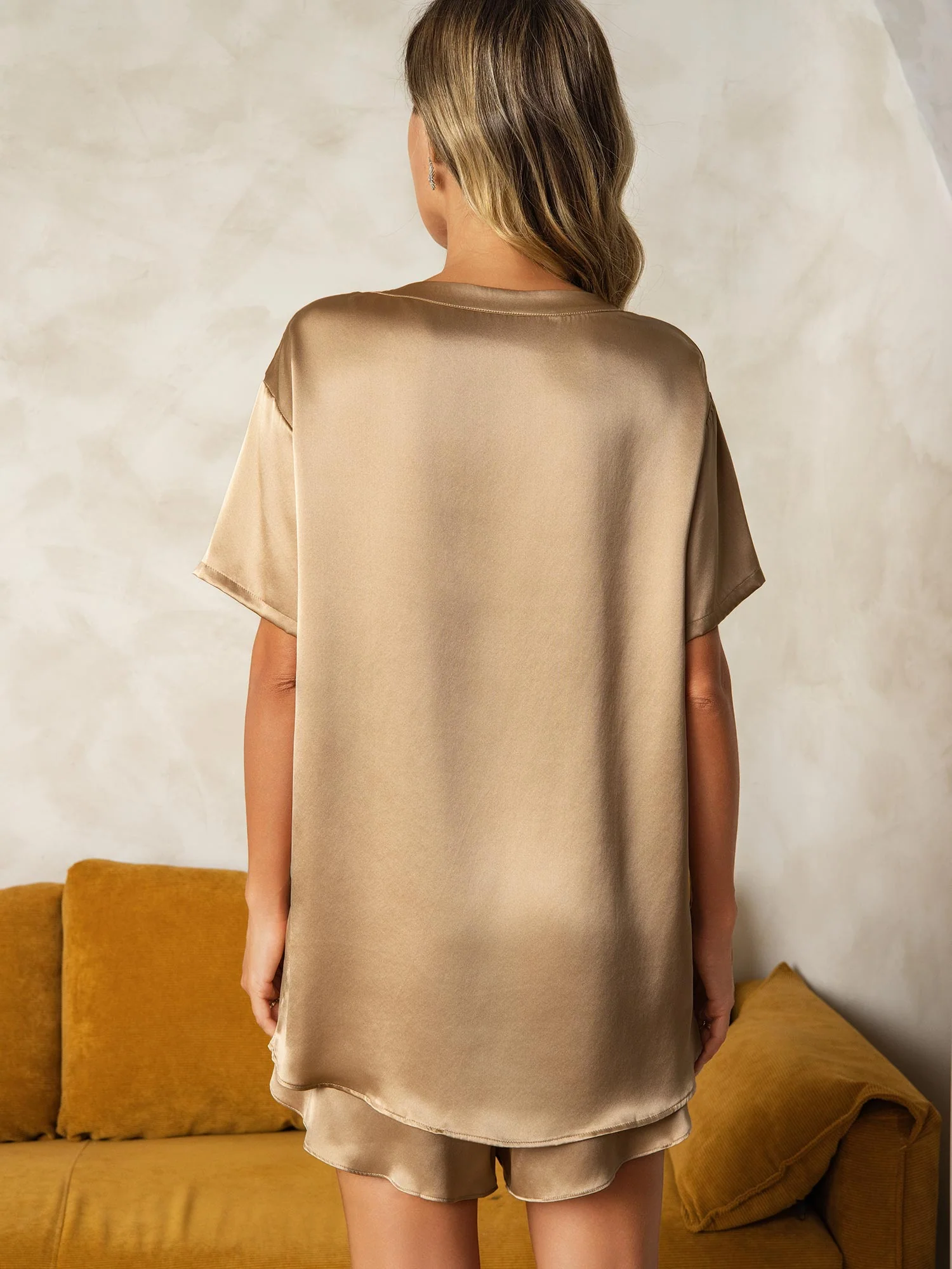 Pure Silk Short Sleeve Round Neck Women's Pyjamas Set - Image 31