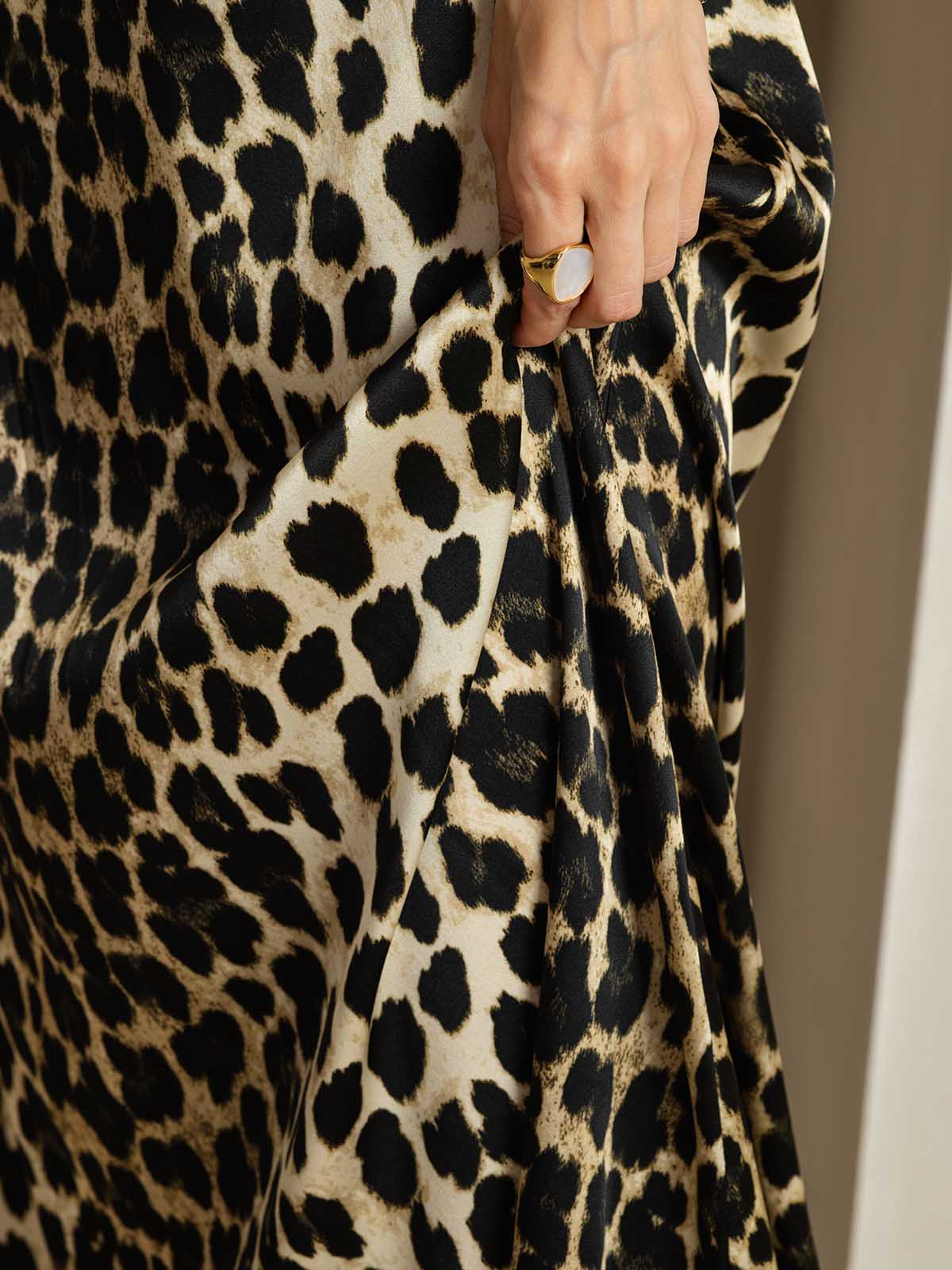 Clearance(Ships to UK Only) - 19Momme Silk Leopard Print Cap Sleeve Midi Dress - Image 5