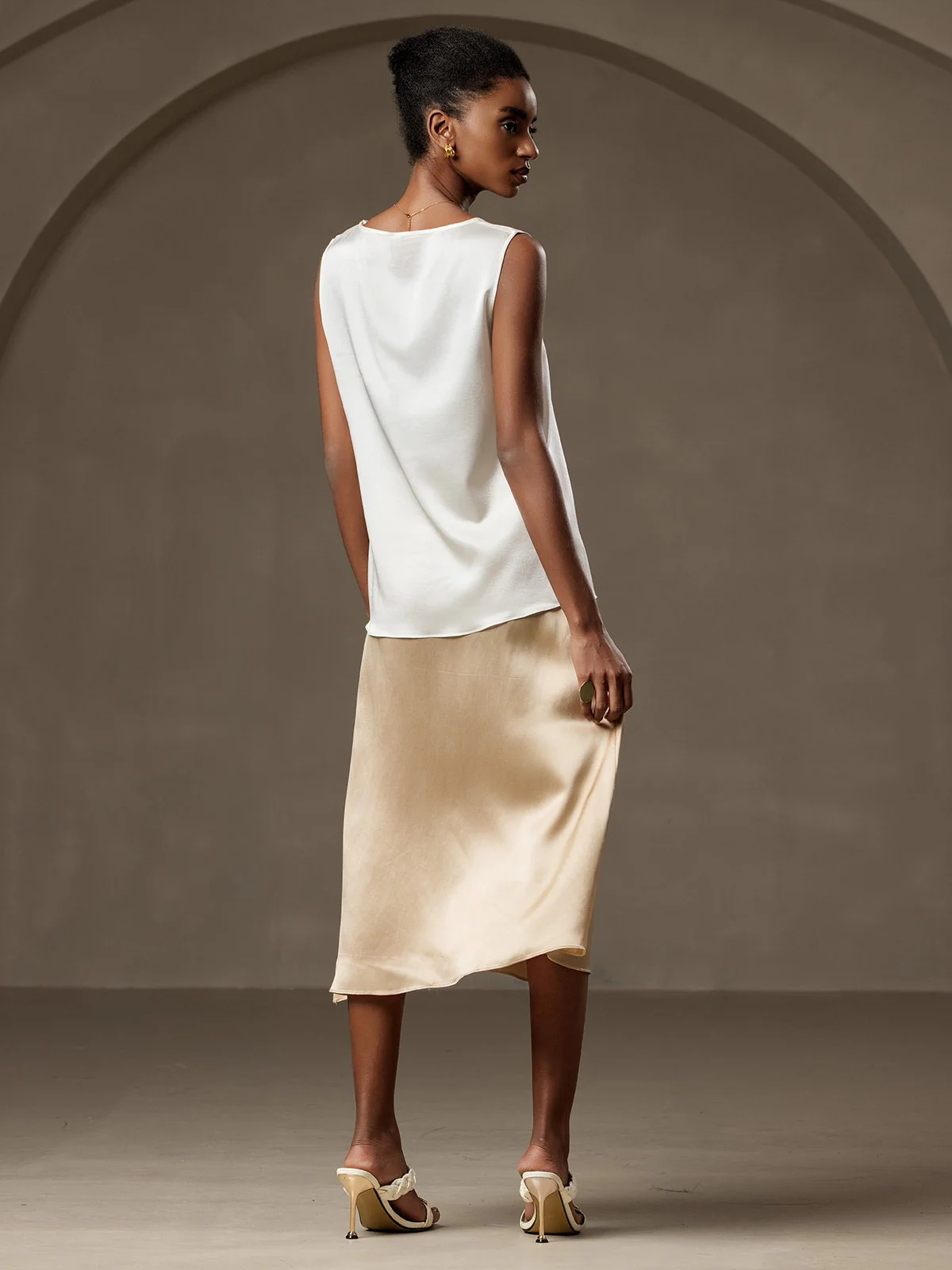 19Momme Silk Sleeveless Round Neck Women's Tank Top - Image 44