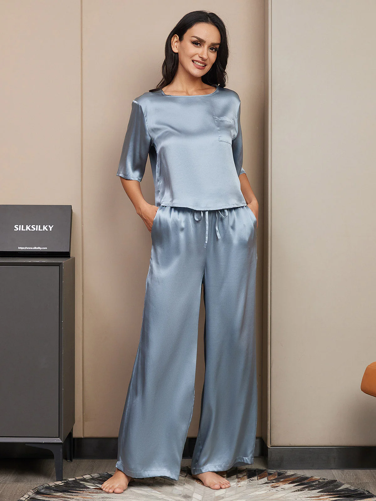 Women's Pure Silk Half Sleeve Round Neck Pyjamas Set - Image 18
