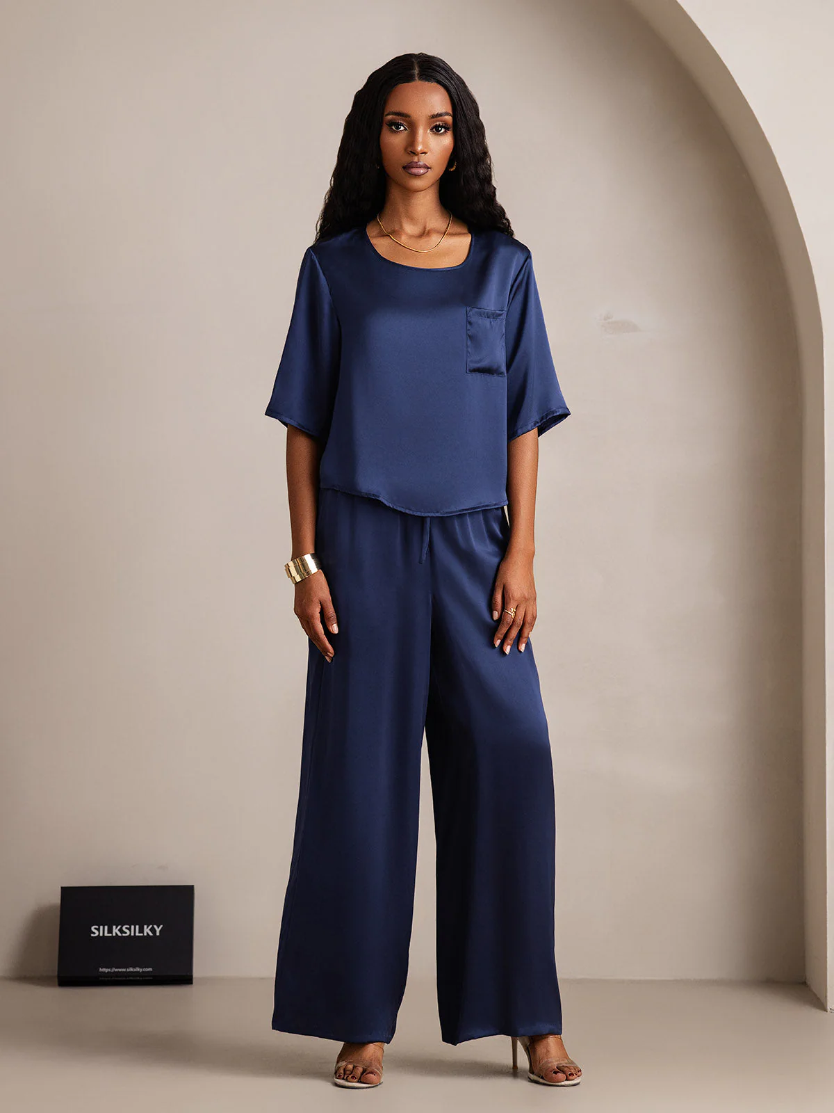 Women's Pure Silk Half Sleeve Round Neck Pyjamas Set - Image 31