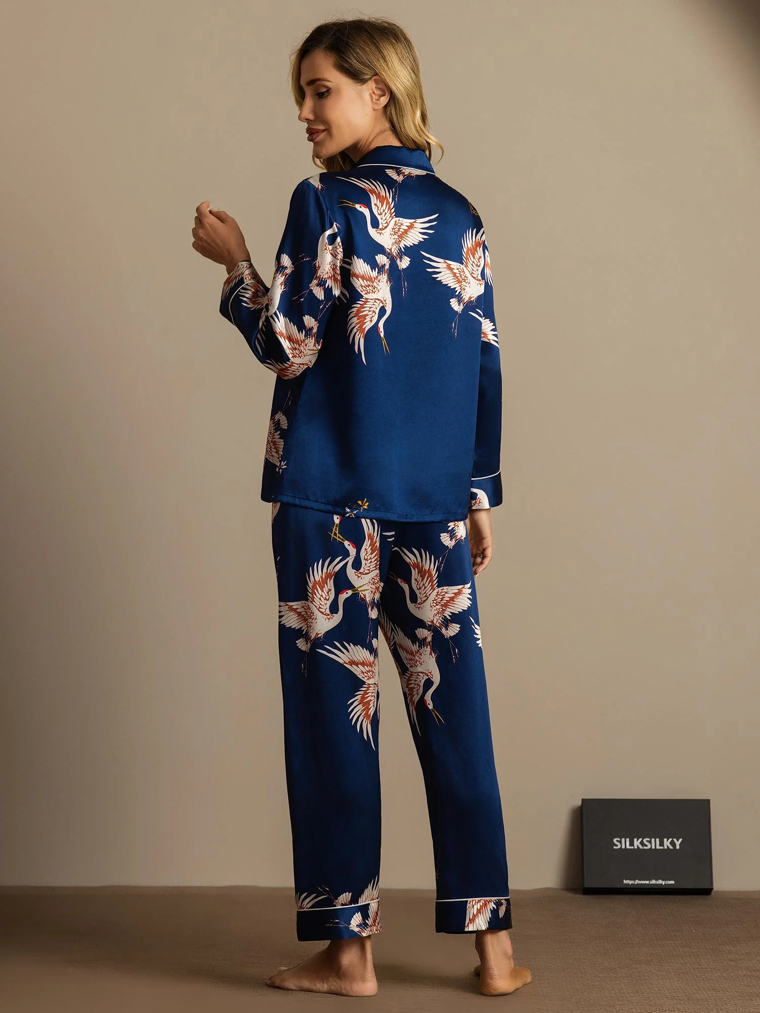 19Momme Women's Pure Silk Crane Print Long Sleeve Notch Collar Pyjamas Set - Image 25